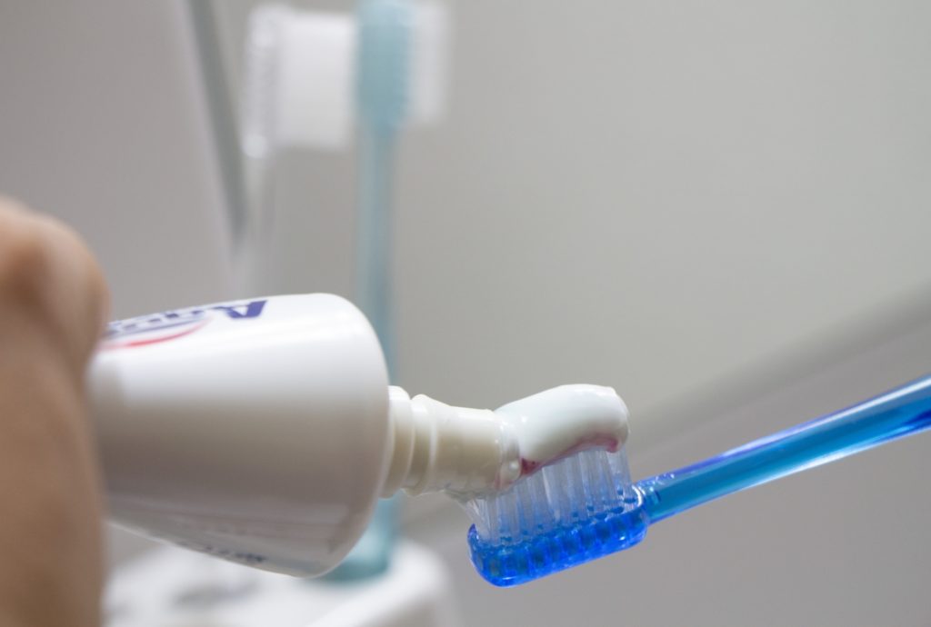 歯ブラシと歯磨き粉