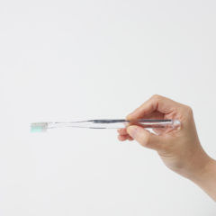 歯ぐきを傷めない歯ブラシの持ち方